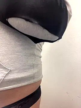 Snapshot of MiamiBang chatting on 12-03-24, 10:17 MiamiBang online show from 12-03-24, 10:17