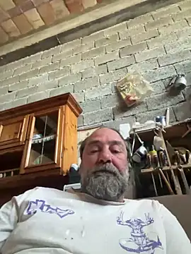 Snapshot of ros217 chatting on 05-01-26, 01:05 ros217 online show from 05-01-26, 01:05