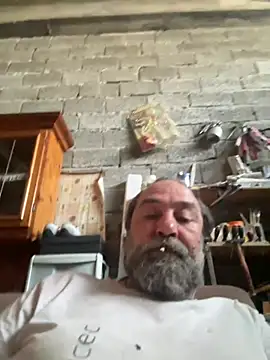 Snapshot of ros217 chatting on 05-08-26, 02:44 ros217 online show from 05-08-26, 02:44