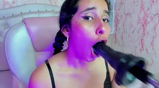 VICTORIA HOUSTON online show from 02-25-25, 07:58