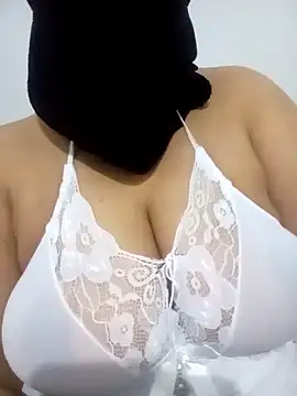 Snapshot of DLa3Ni chatting on 09-12-25, 03:45 DLa3Ni online show from 09-12-25, 03:45