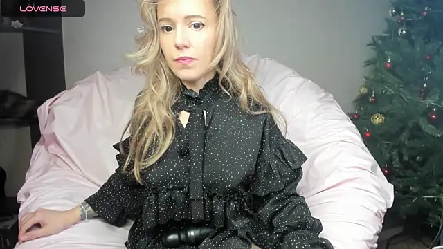 foxy blond online show from 12-27-24, 09:28