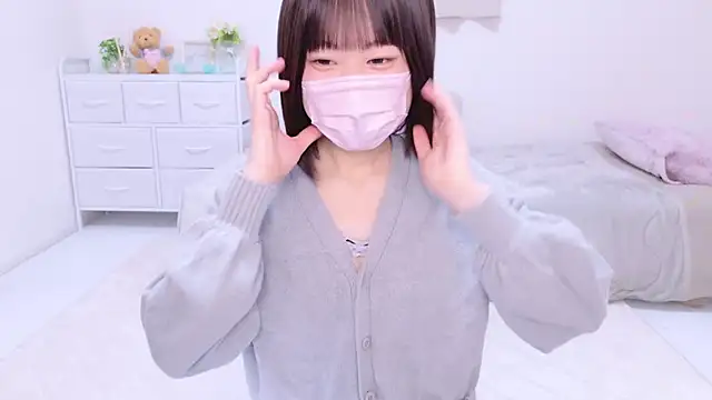 Im Yu-na online show from 12-28-24, 05:14