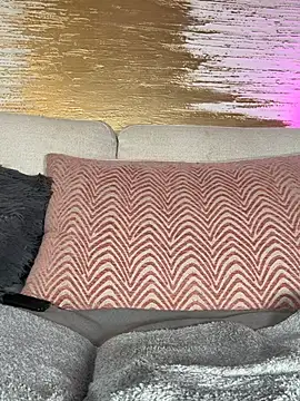 Snapshot of HotBella- chatting on 02-20-25, 08:36 HotBella- online show from 02-20-25, 08:36