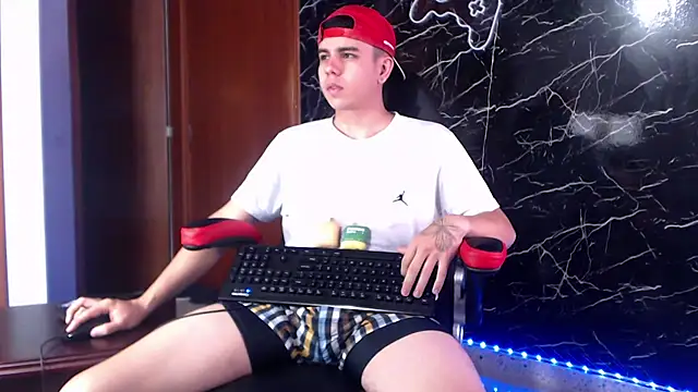 Snapshot of maty_hardx chatting on 01-10-25, 11:00 maty hardx online show from 01-10-25, 11:00