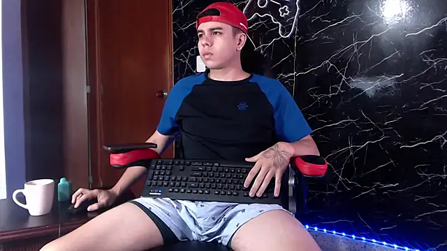 Snapshot of maty_hardx chatting on 01-18-25, 12:04 maty hardx online show from 01-18-25, 12:04