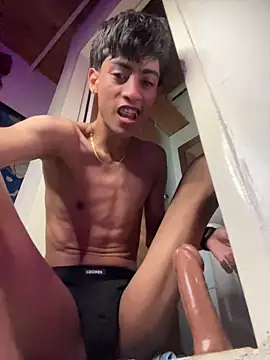 Snapshot of Mauuu18 chatting on 02-15-26, 03:03 Mauuu18 online show from 02-15-26, 03:03