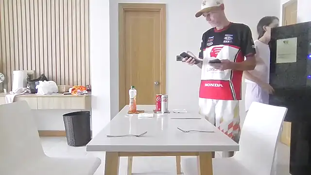 Snapshot of SweetSexySub chatting on 10-19-25, 08:37 SweetSexySub online show from 10-19-25, 08:37