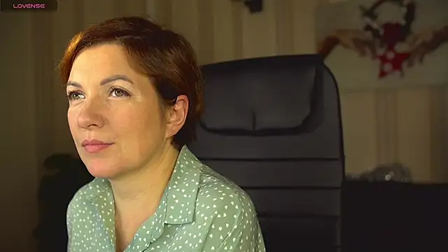 Snapshot of Katherine_Fox chatting on 12-22-24, 02:38 Katherine Fox online show from 12-22-24, 02:38