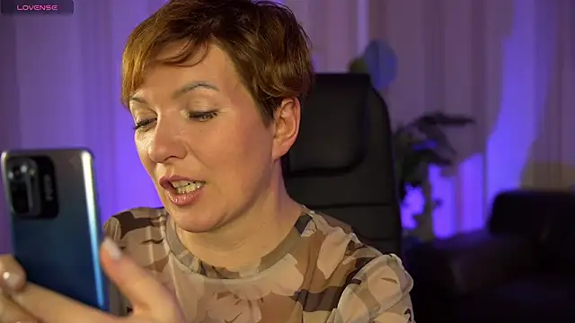 Snapshot of Katherine_Fox chatting on 12-26-24, 09:04 Katherine Fox online show from 12-26-24, 09:04