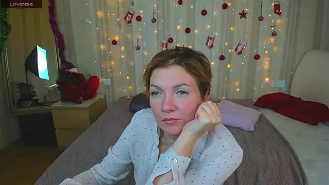 Snapshot of Katherine_Fox chatting on 01-06-25, 10:57 Katherine Fox online show from 01-06-25, 10:57