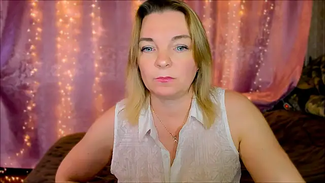 Snapshot of Regina__blue chatting on 01-15-25, 07:01 Regina blue online show from 01-15-25, 07:01