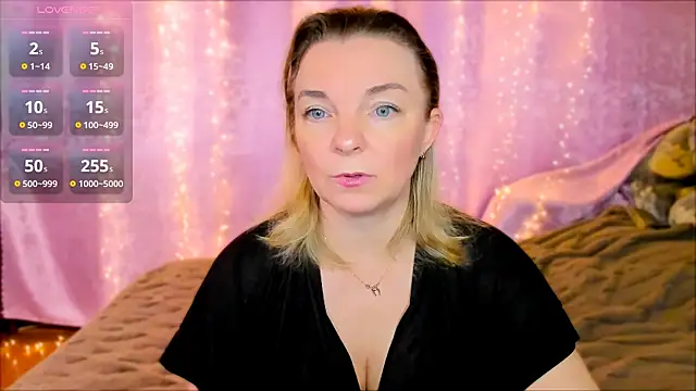 Snapshot of Regina__blue chatting on 01-23-25, 01:35 Regina blue online show from 01-23-25, 01:35