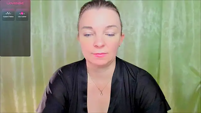 Snapshot of Regina__blue chatting on 03-03-25, 06:22 Regina blue online show from 03-03-25, 06:22