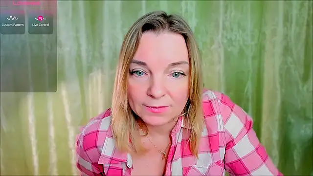 Snapshot of Regina__blue chatting on 03-11-25, 11:04 Regina blue online show from 03-11-25, 11:04
