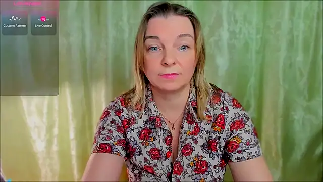 Snapshot of Regina__blue chatting on 03-16-25, 11:36 Regina blue online show from 03-16-25, 11:36