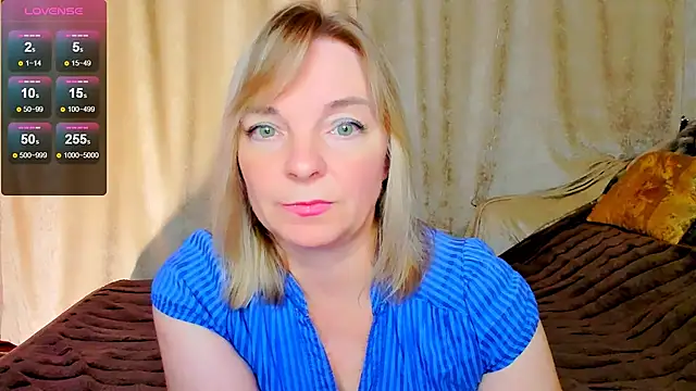 Snapshot of Regina__blue chatting on 09-12-25, 06:41 Regina blue online show from 09-12-25, 06:41
