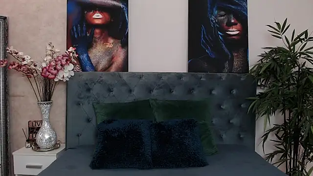 MissJuliax online show from 01-13-25, 07:00