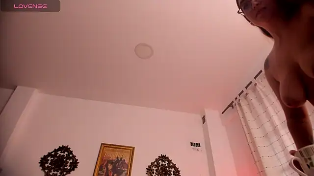 Snapshot of VeronicaGilss chatting on 06-14-26, 10:23 VeronicaGilss online show from 06-14-26, 10:23