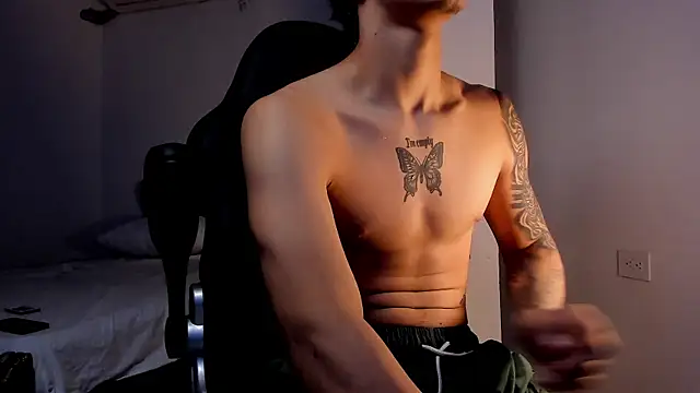 Snapshot of Snakebutterfly chatting on 01-11-25, 07:17 Snakebutterfly online show from 01-11-25, 07:17