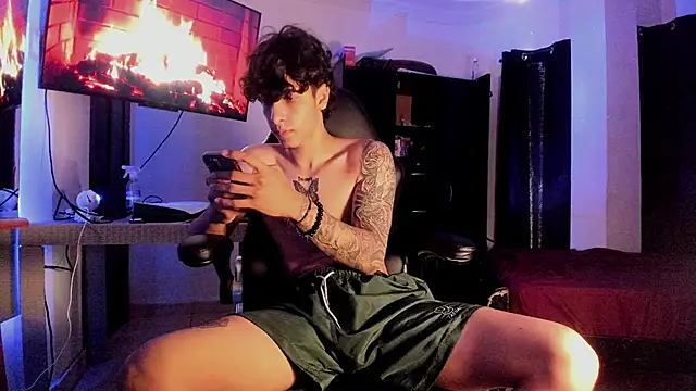 Snapshot of Snakebutterfly chatting on 02-13-25, 03:14 Snakebutterfly online show from 02-13-25, 03:14