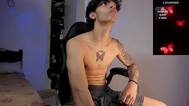 Snapshot of Snakebutterfly chatting on 03-22-25, 04:35 Snakebutterfly online show from 03-22-25, 04:35