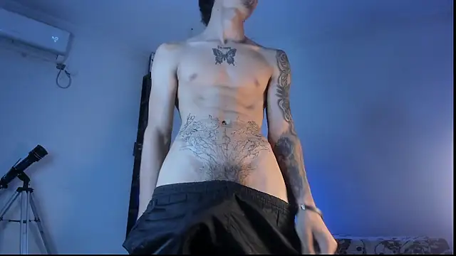 Snapshot of Snakebutterfly chatting on 10-28-25, 08:40 Snakebutterfly online show from 10-28-25, 08:40