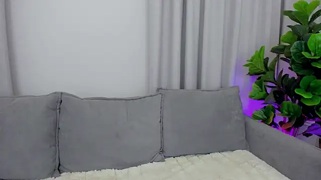 Snapshot of sexyangeloux chatting on 03-11-25, 11:26 sexyangeloux online show from 03-11-25, 11:26