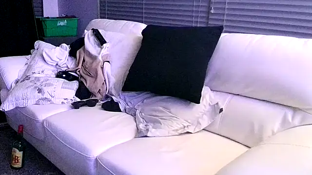 Snapshot of longthicknslick chatting on 11-13-25, 09:41 longthicknslick online show from 11-13-25, 09:41