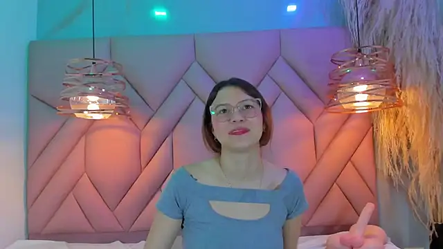 Snapshot of AngelaaCute_ chatting on 12-27-24, 02:54 AngelaaCute online show from 12-27-24, 02:54