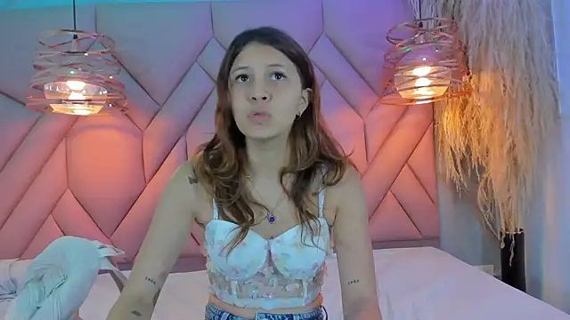 Snapshot of AngelaaCute_ chatting on 12-31-24, 12:15 AngelaaCute online show from 12-31-24, 12:15