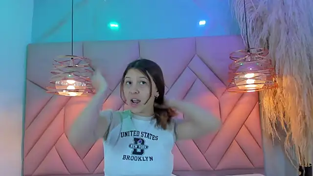 Snapshot of AngelaaCute_ chatting on 01-08-25, 12:15 AngelaaCute online show from 01-08-25, 12:15