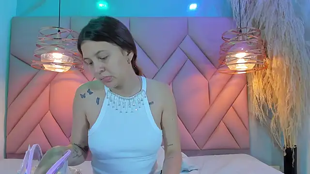 Snapshot of AngelaaCute_ chatting on 01-12-25, 11:50 AngelaaCute online show from 01-12-25, 11:50