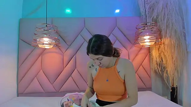 Snapshot of AngelaaCute_ chatting on 01-13-25, 12:02 AngelaaCute online show from 01-13-25, 12:02