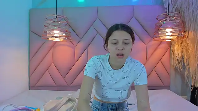 Snapshot of AngelaaCute_ chatting on 01-15-25, 11:43 AngelaaCute online show from 01-15-25, 11:43