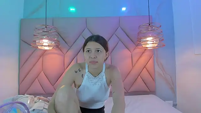 Snapshot of AngelaaCute_ chatting on 01-18-25, 11:43 AngelaaCute online show from 01-18-25, 11:43