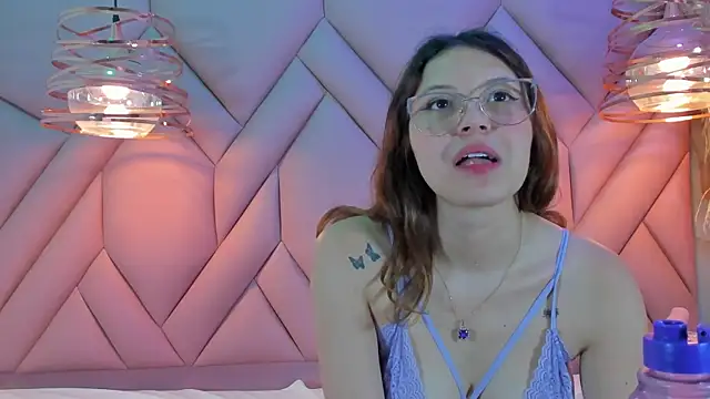 Snapshot of AngelaaCute_ chatting on 01-25-25, 06:02 AngelaaCute online show from 01-25-25, 06:02