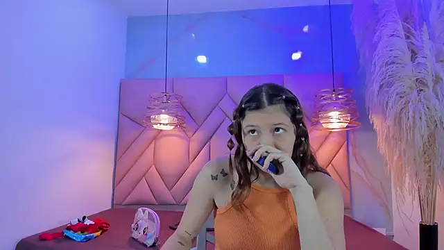 Snapshot of AngelaaCute_ chatting on 02-05-25, 12:06 AngelaaCute online show from 02-05-25, 12:06