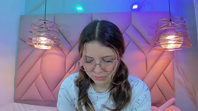 Snapshot of AngelaaCute_ chatting on 02-07-25, 03:30 AngelaaCute online show from 02-07-25, 03:30