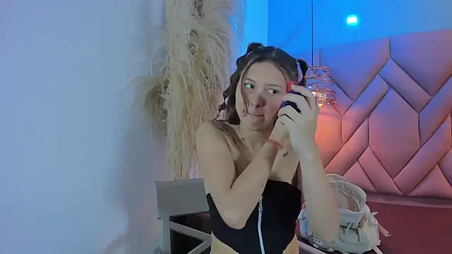 Snapshot of AngelaaCute_ chatting on 02-08-25, 12:28 AngelaaCute online show from 02-08-25, 12:28