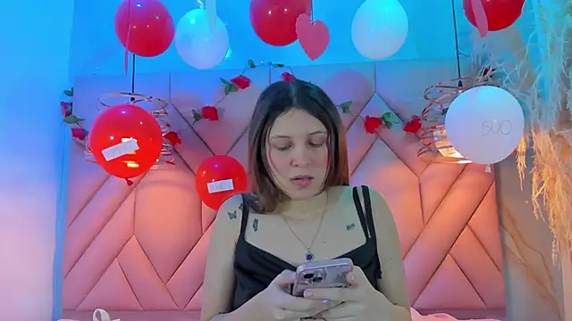 Snapshot of AngelaaCute_ chatting on 02-15-25, 12:54 AngelaaCute online show from 02-15-25, 12:54