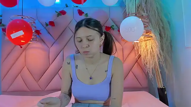 Snapshot of AngelaaCute_ chatting on 02-17-25, 12:27 AngelaaCute online show from 02-17-25, 12:27