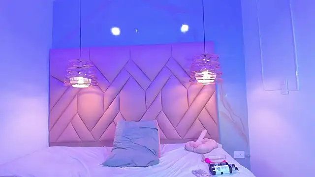 Snapshot of AngelaaCute_ chatting on 03-07-25, 03:18 AngelaaCute online show from 03-07-25, 03:18