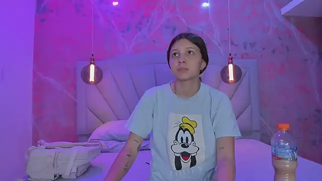 Snapshot of AngelaaCute_ chatting on 03-13-25, 12:02 AngelaaCute online show from 03-13-25, 12:02