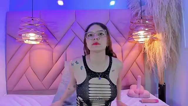 Snapshot of AngelaaCute_ chatting on 03-18-25, 03:31 AngelaaCute online show from 03-18-25, 03:31