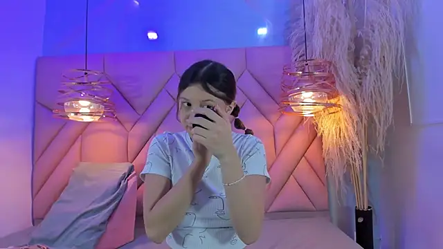 Snapshot of AngelaaCute_ chatting on 03-19-25, 12:12 AngelaaCute online show from 03-19-25, 12:12