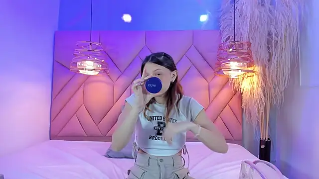 Snapshot of AngelaaCute_ chatting on 03-21-25, 12:06 AngelaaCute online show from 03-21-25, 12:06