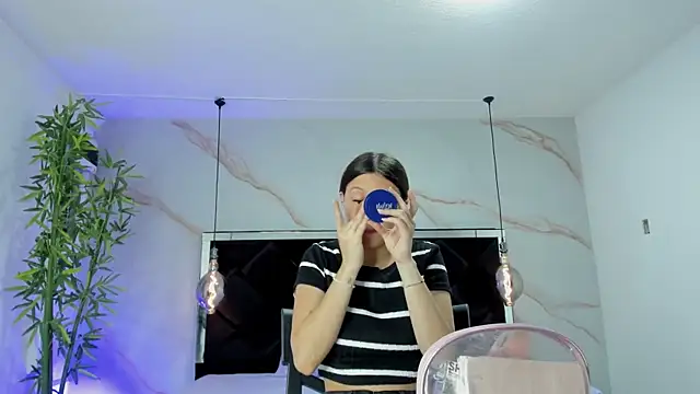 Snapshot of AngelaaCute_ chatting on 09-17-25, 12:29 AngelaaCute online show from 09-17-25, 12:29