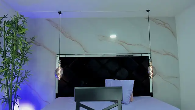 Snapshot of AngelaaCute_ chatting on 09-18-25, 12:18 AngelaaCute online show from 09-18-25, 12:18