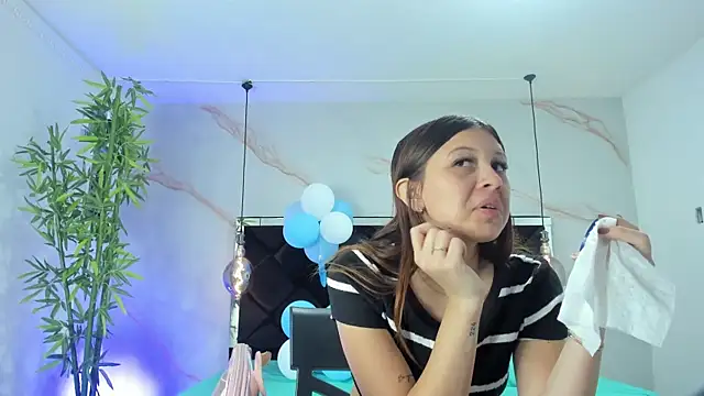 Snapshot of AngelaaCute_ chatting on 10-01-25, 12:11 AngelaaCute online show from 10-01-25, 12:11